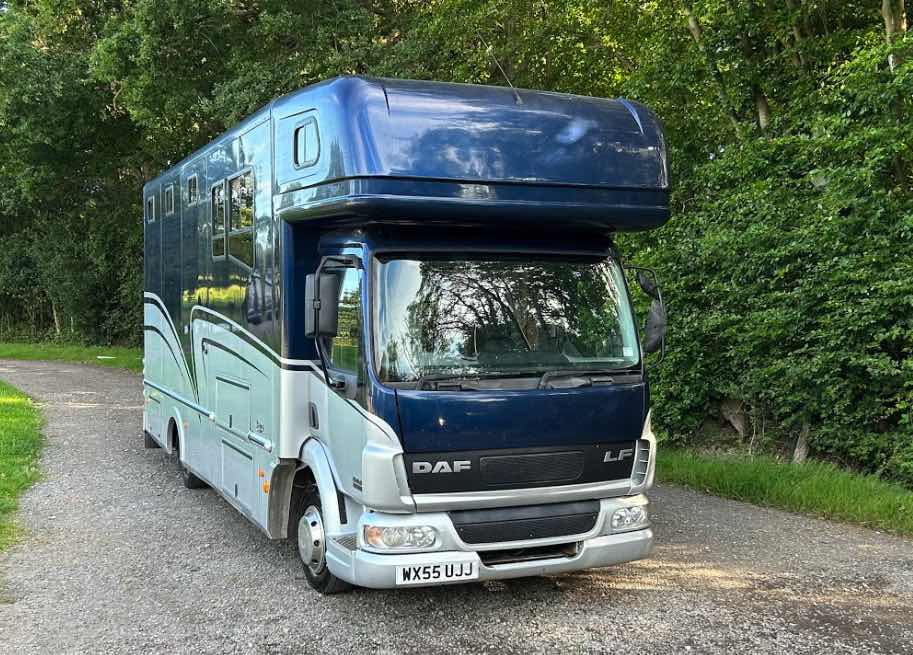 Fantastic 7.5-tonne coach-built Bretherton horsebox. Sleeps 5. Stalled for 3 horses
