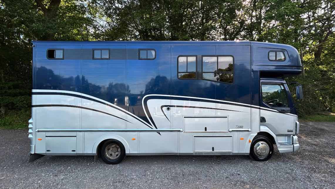Fantastic 7.5-tonne coach-built Bretherton horsebox. Sleeps 5. Stalled for 3 horses