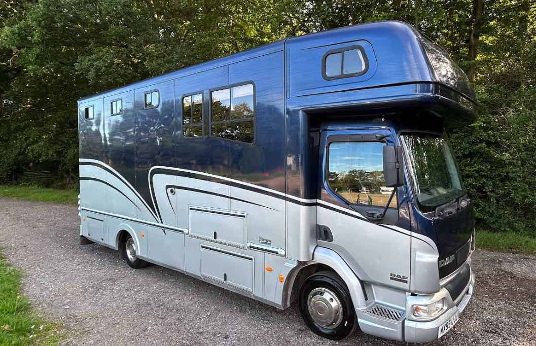 Fantastic 7.5-tonne coach-built Bretherton horsebox. Sleeps 5. Stalled for 3 horses