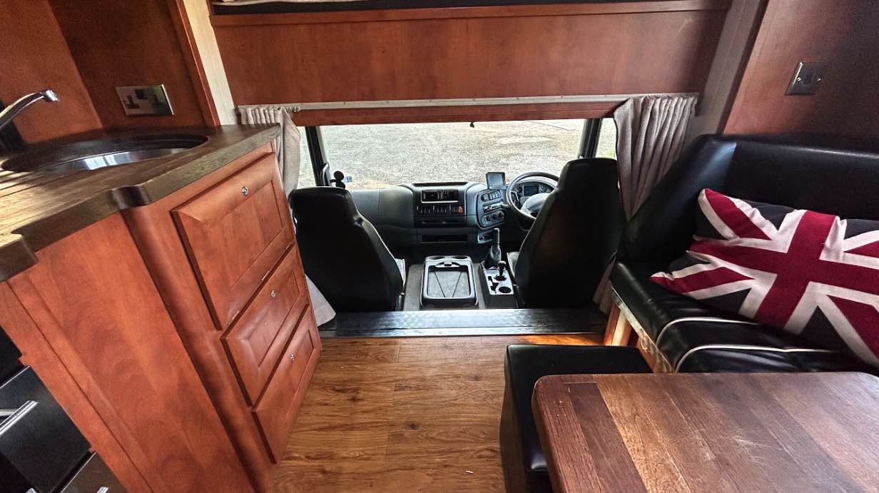 Fantastic 7.5-tonne coach-built Bretherton horsebox. Sleeps 5. Stalled for 3 horses