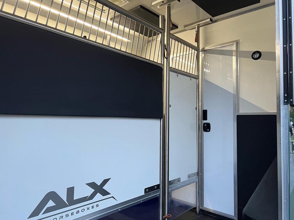 Stunning 2022 ALX-21S 3.9 tonne Professional horsebox