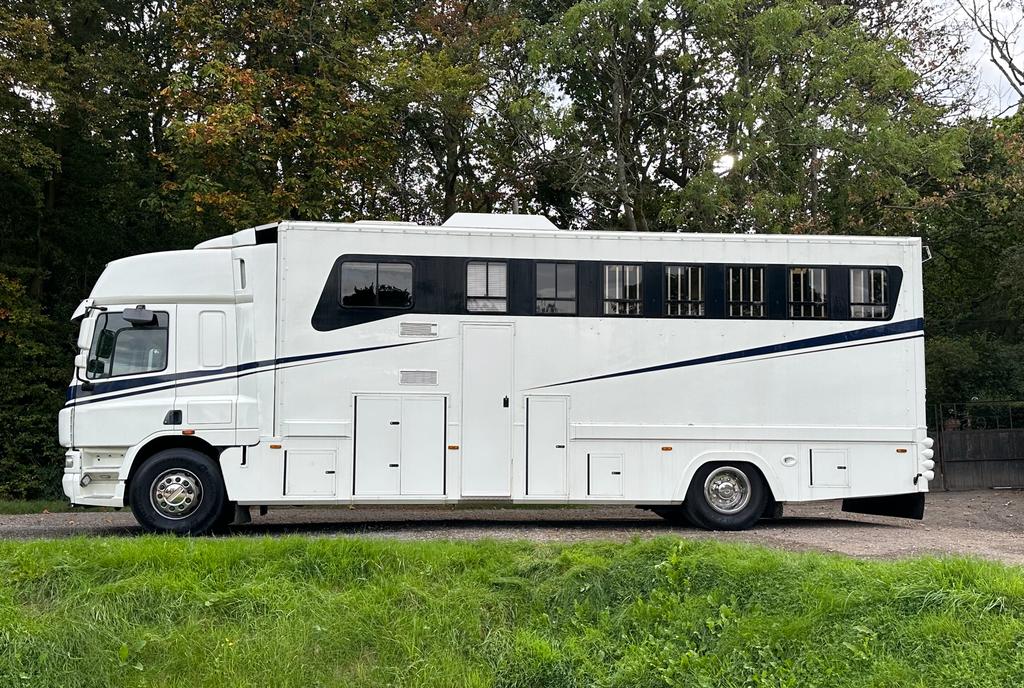 Bargain DAF 18-tonne horsebox. 6-berth. 5 big stalls.