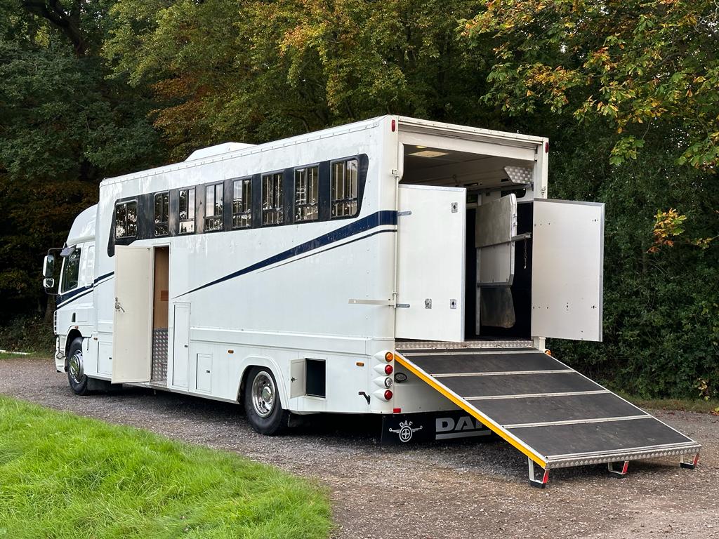 Bargain DAF 18-tonne horsebox. 6-berth. 5 big stalls.