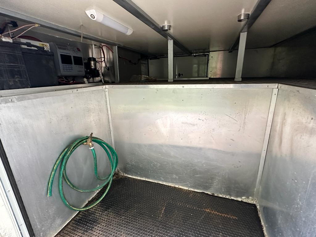 Bargain DAF 18-tonne horsebox. 6-berth. 5 big stalls.