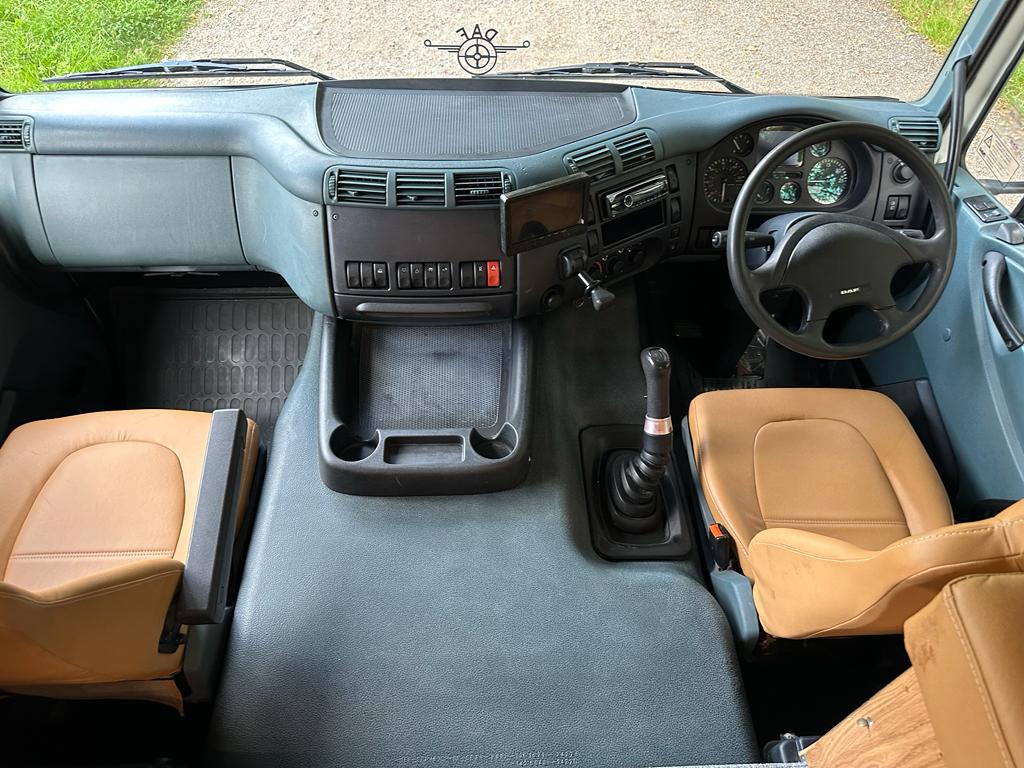Bargain DAF 18-tonne horsebox. 6-berth. 5 big stalls.