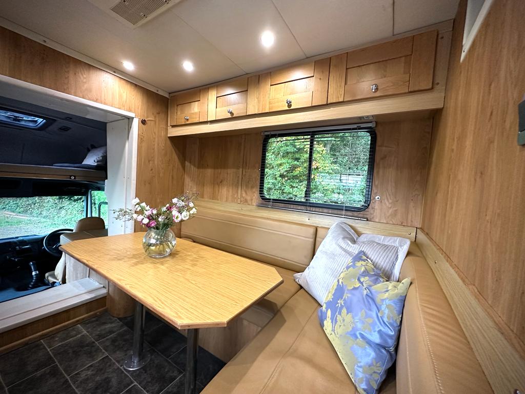 Bargain DAF 18-tonne horsebox. 6-berth. 5 big stalls.