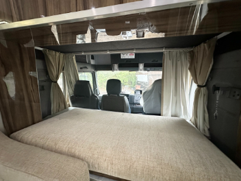 MAN 12-tonne Luxury build - 4 large stalls. Sleeps 5/6.