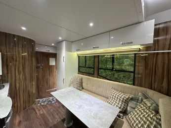 MAN 12-tonne Luxury build - 4 large stalls. Sleeps 5/6.