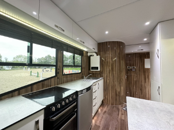 MAN 12-tonne Luxury build - 4 large stalls. Sleeps 5/6.