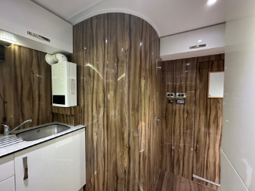 MAN 12-tonne Luxury build - 4 large stalls. Sleeps 5/6.