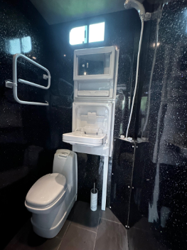 MAN 12-tonne Luxury build - 4 large stalls. Sleeps 5/6.