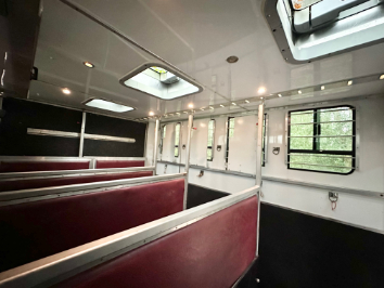 MAN 12-tonne Luxury build - 4 large stalls. Sleeps 5/6.