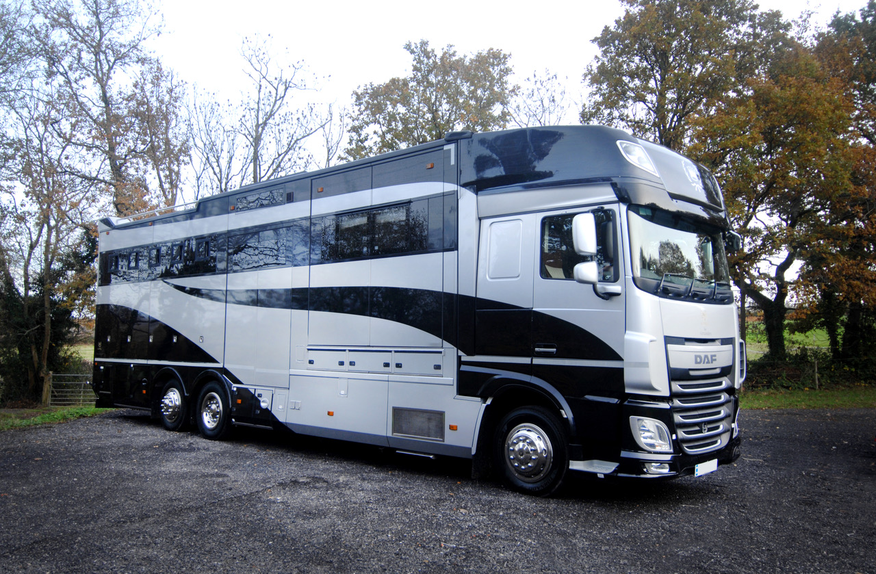 Stunning 26-tonne Lehel 2018 DAF XF510 3 slide-outs, pop-up roof. 5 large stall. 7 berth.