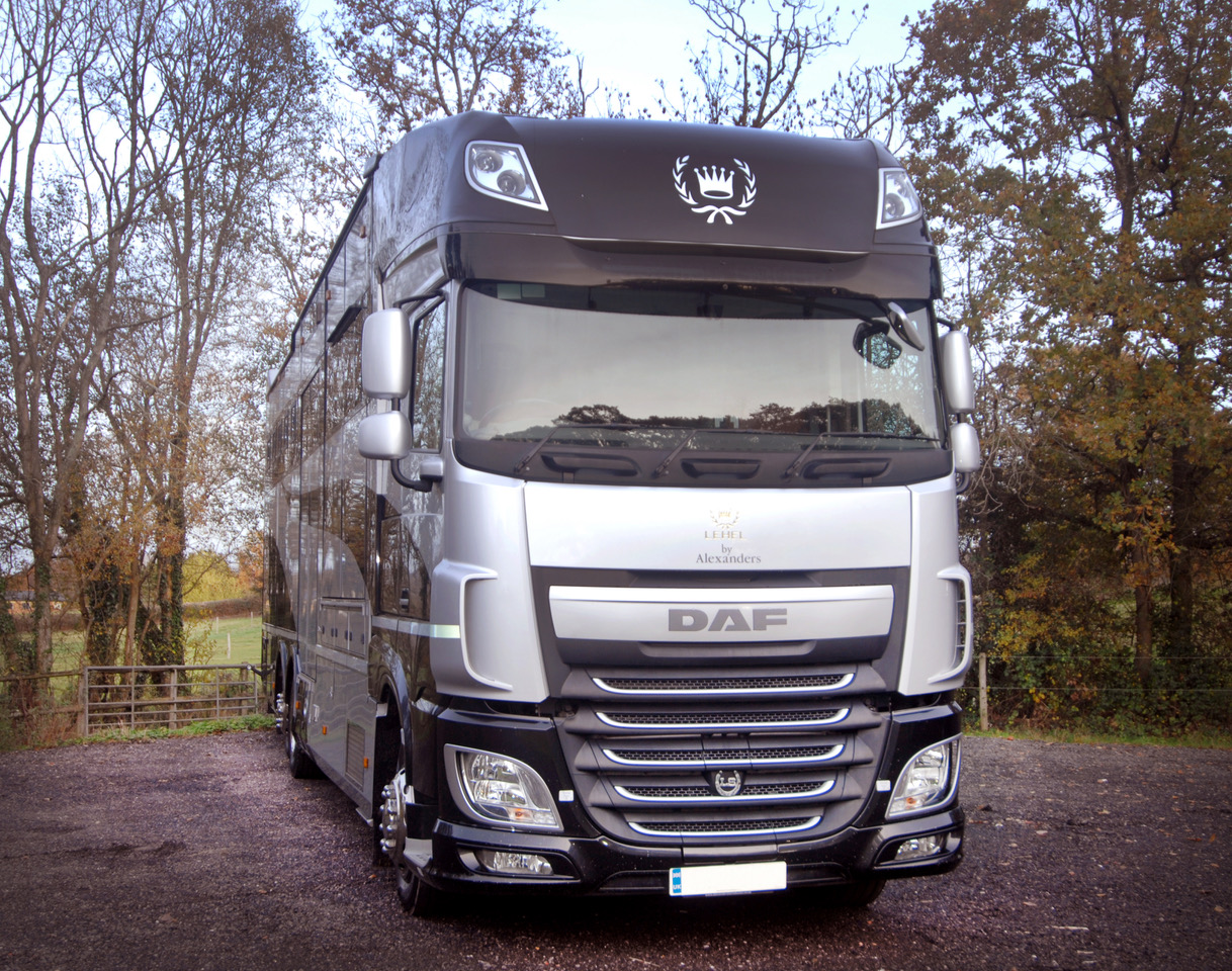 Stunning 26-tonne Lehel 2018 DAF XF510 3 slide-outs, pop-up roof. 5 large stall. 7 berth.