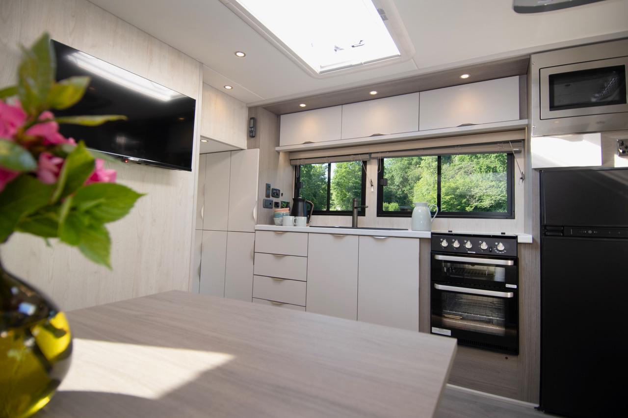 New build Luxury 18-tonne Scania EQ-built horsebox. 5 stall / 6 berth