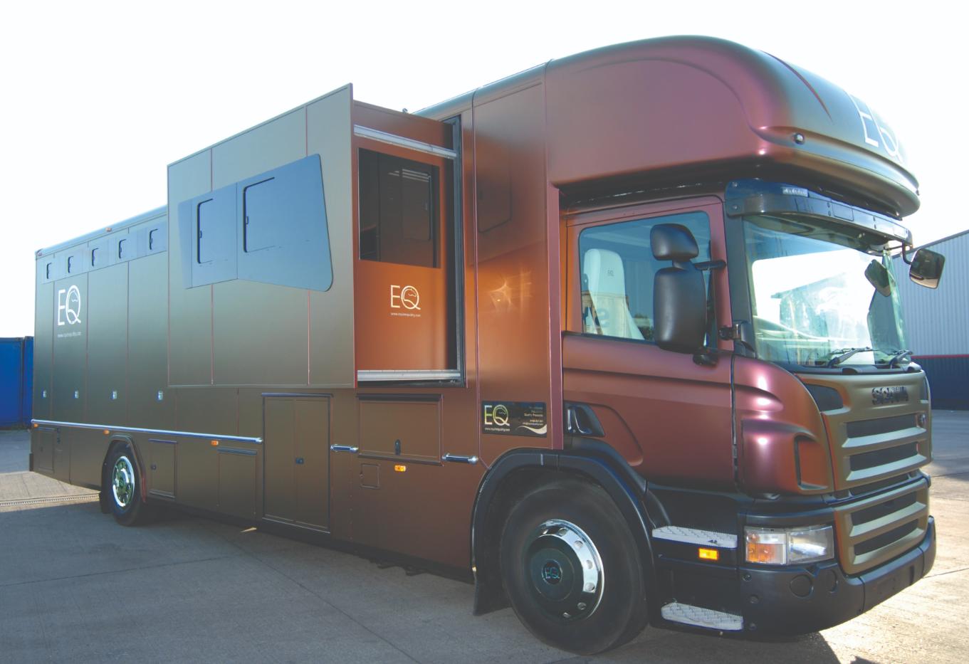 Luxury 18-tonne Scania EQ-built horsebox. 5 stall / 6 berth