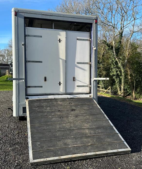 Lovely 7.5 tonne 4-Stall Work Truck with big Payload