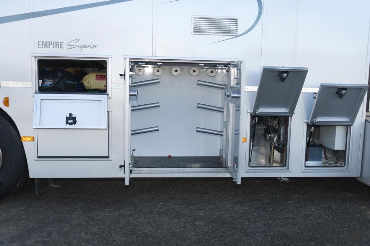 Empire Superior 18-tonne Luxury 5-stall, 6-berth Horsebox