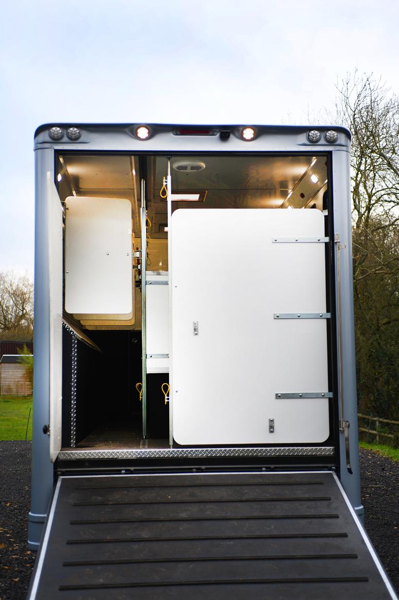 2022 EQ built 21-tonne 3-axle 5 large stall, 6 berth Luxury horsebox