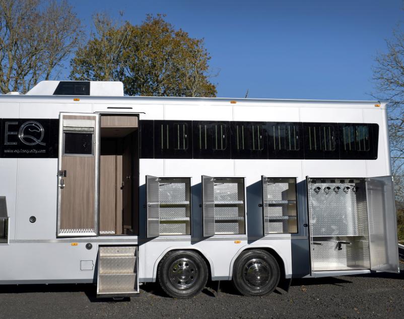 2022 EQ built 21-tonne 3-axle 5 large stall, 6 berth Luxury horsebox