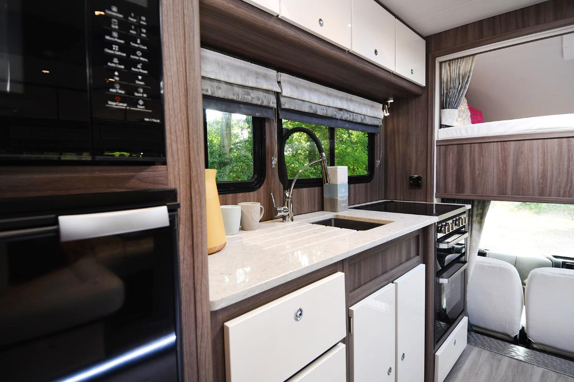 2022 EQ built 21-tonne 3-axle 5 large stall, 6 berth Luxury horsebox