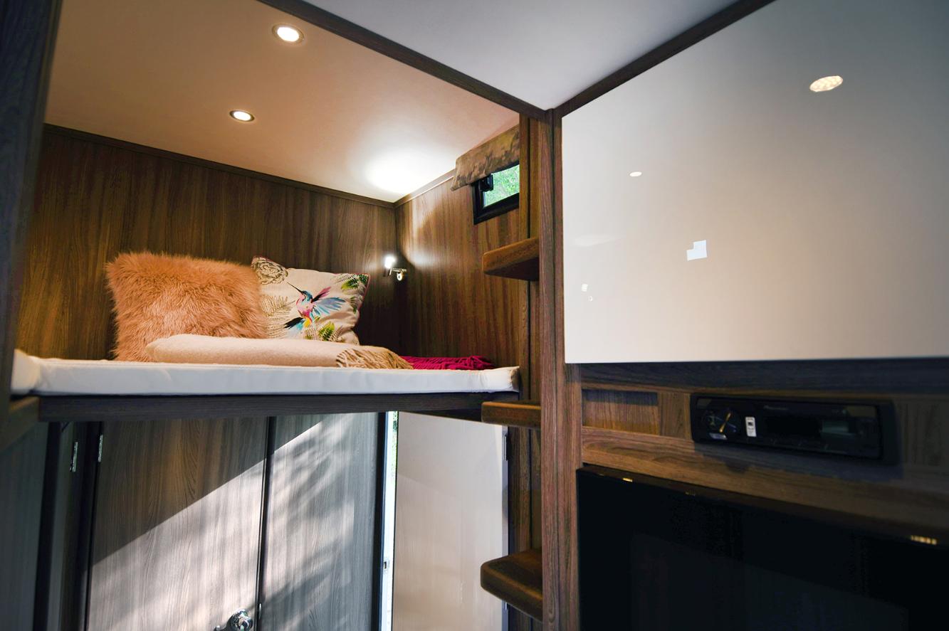 2022 EQ built 21-tonne 3-axle 5 large stall, 6 berth Luxury horsebox
