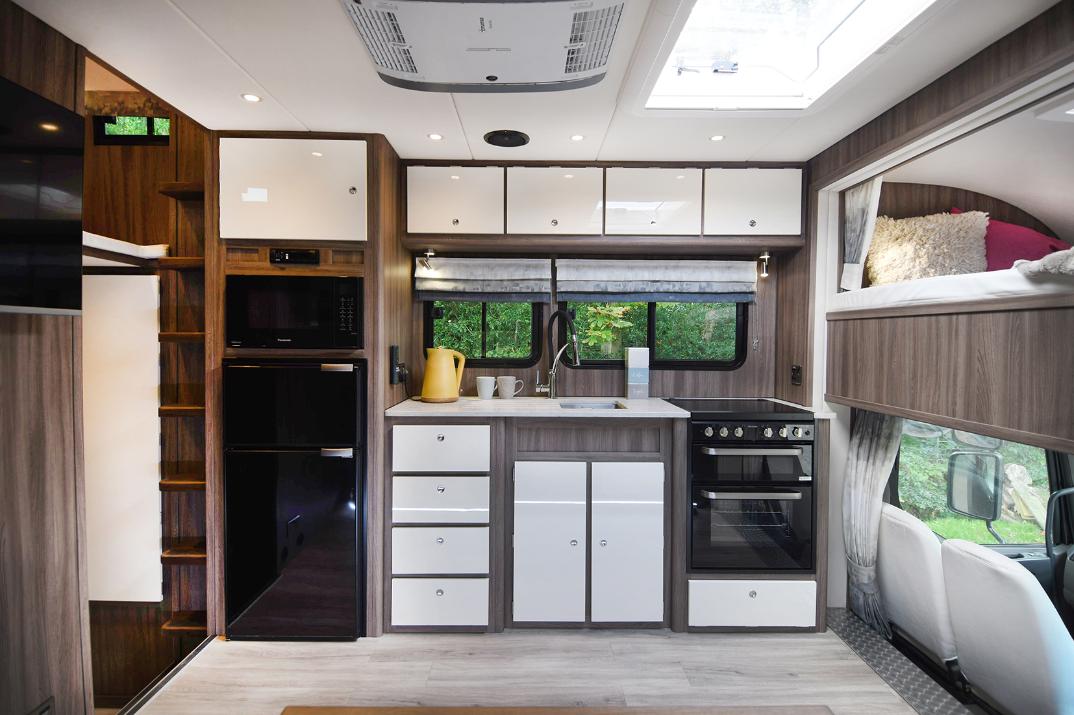 2022 EQ built 21-tonne 3-axle 5 large stall, 6 berth Luxury horsebox