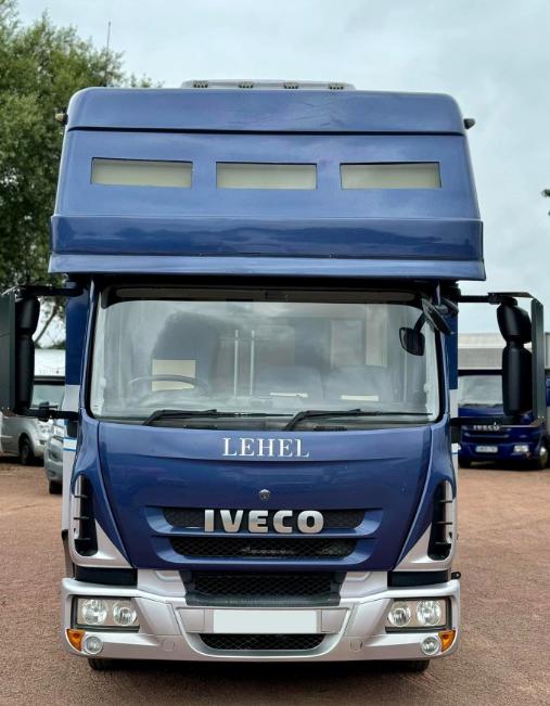 Luxury 2010 10-tonne Lehel 3 large stalls, 6-berth, Automatic Horsebox