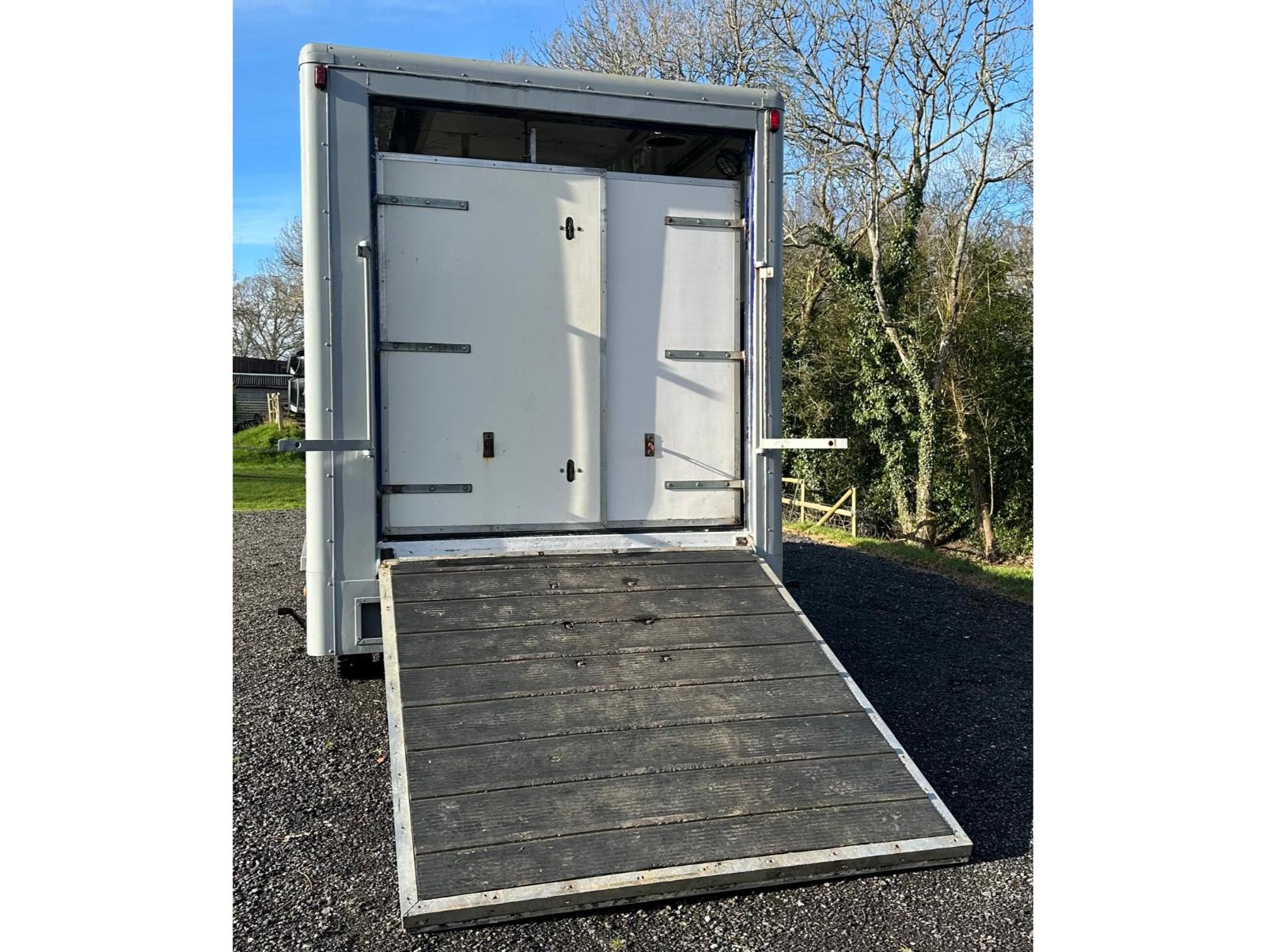 Lovely 7.5 tonne 4-Stall Work Truck with big Payload