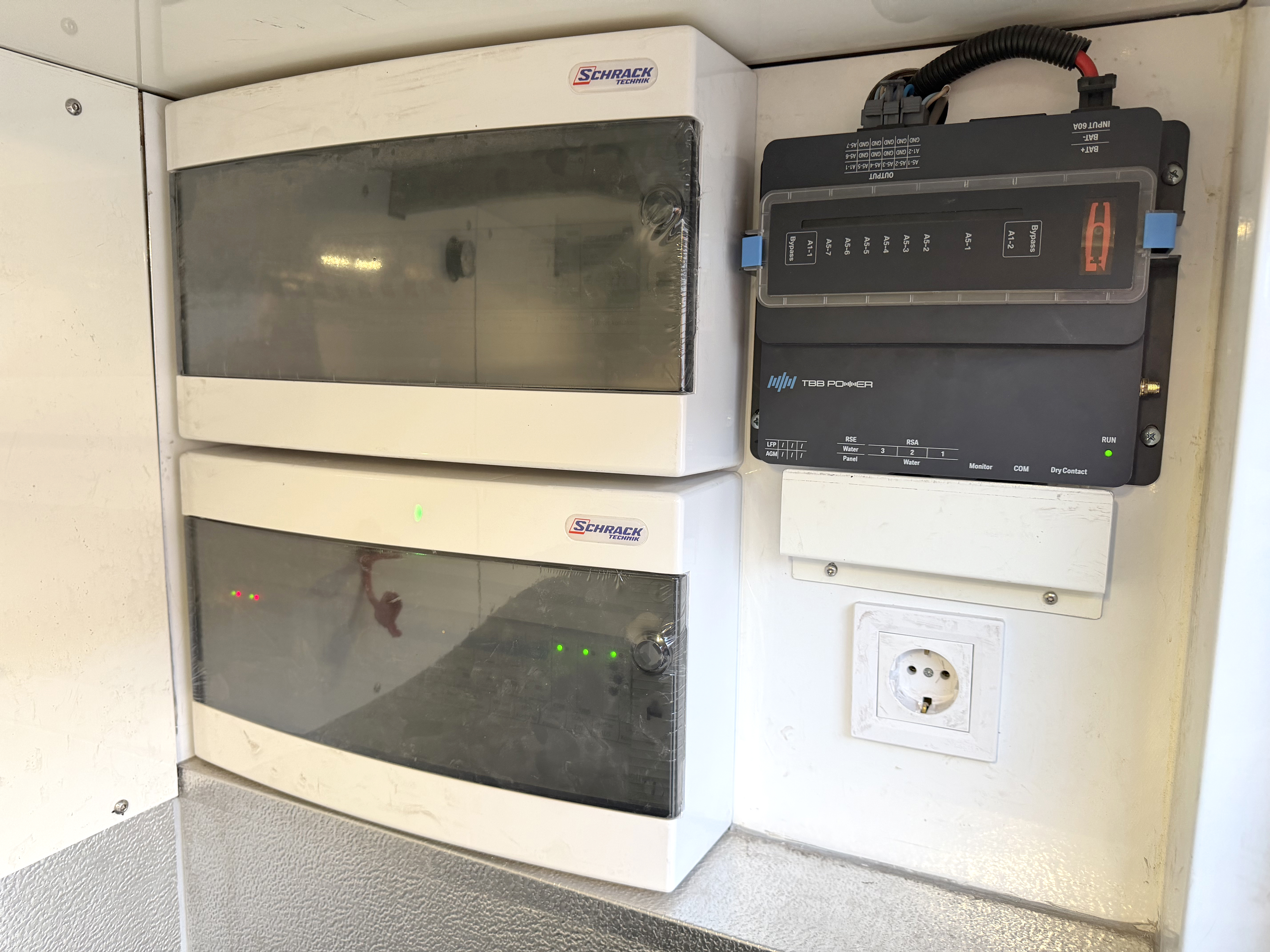 New build Scania Premium Luxury 26-tonne EQ-built horsebox. 5 stall / 6 berth (copy)