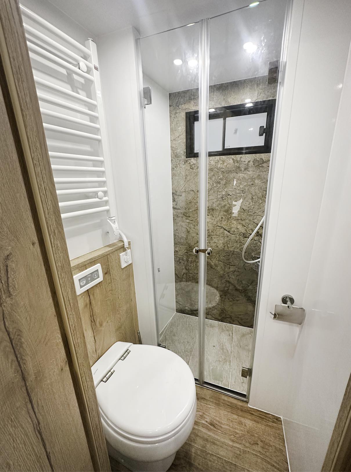 New build LHD Scania S460 Premium Luxury 26-tonne EQ-built horsebox. 7 stall / 6 berth