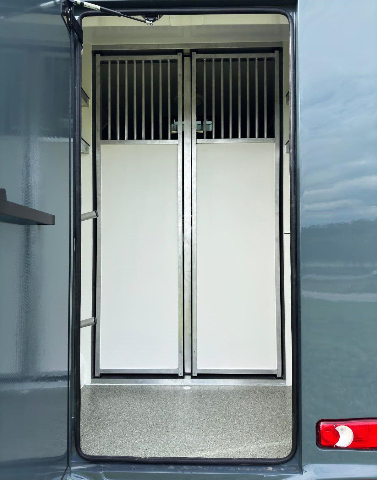 New-build LHD Citroen 3.5-tonne Professional horsebox. 2 stall