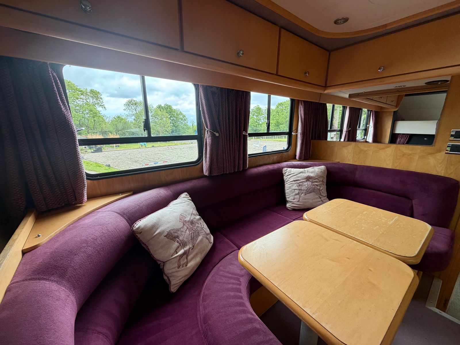 Whittaker 14-tonne 4 large stall, 4 berth luxury horsebox