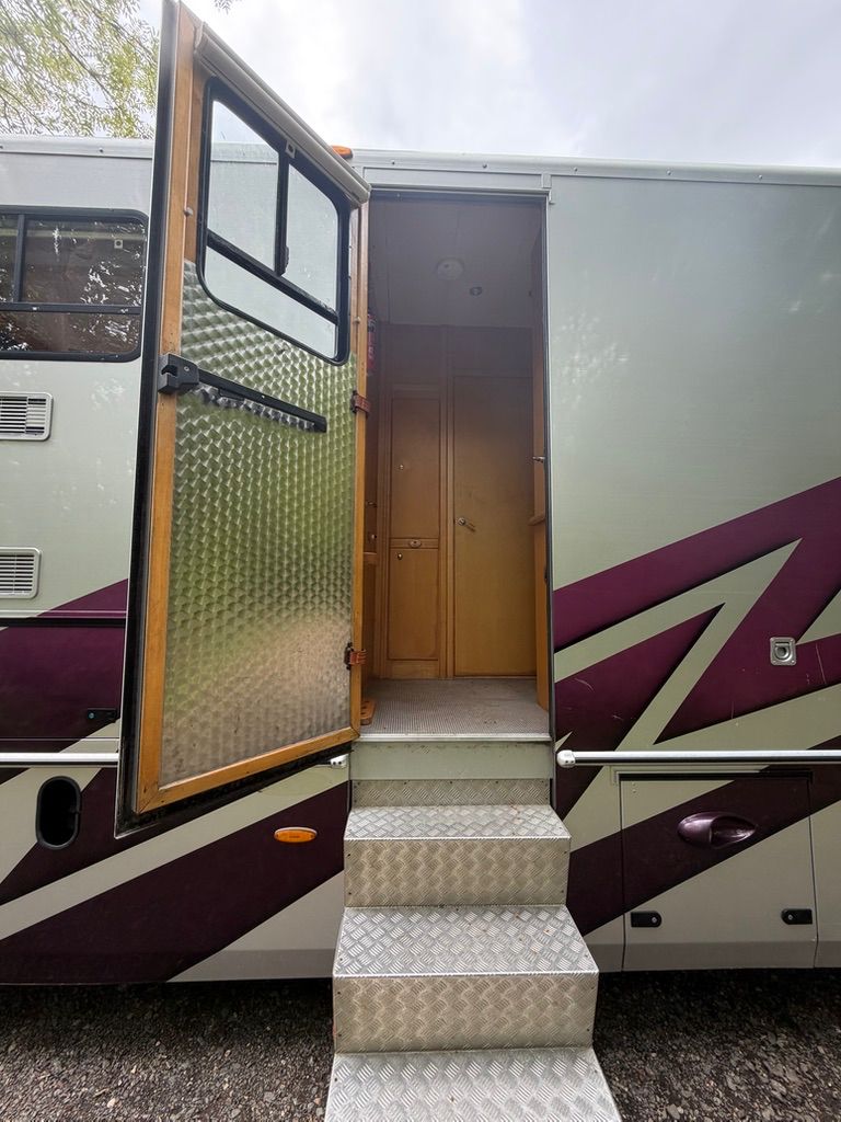 Whittaker 14-tonne 4 large stall, 4 berth luxury horsebox