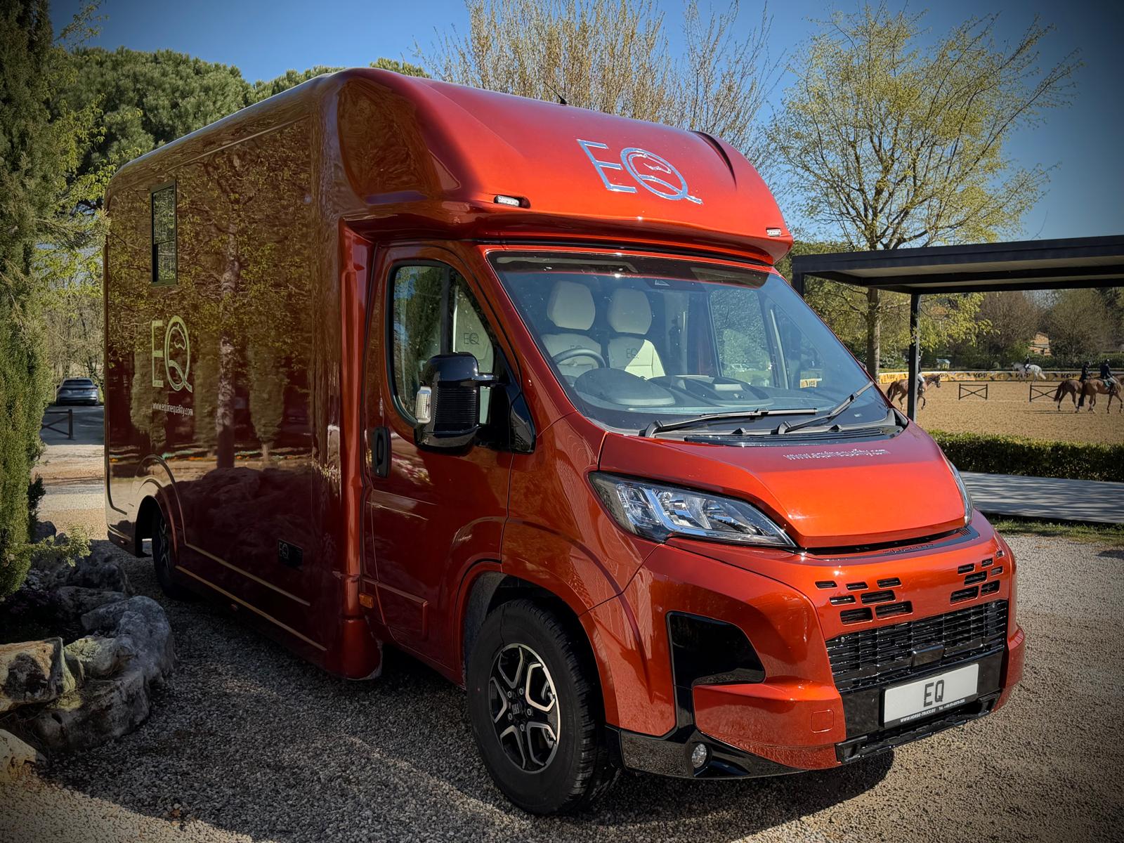 New 3.5-tonne Professional horsebox. 2 stall