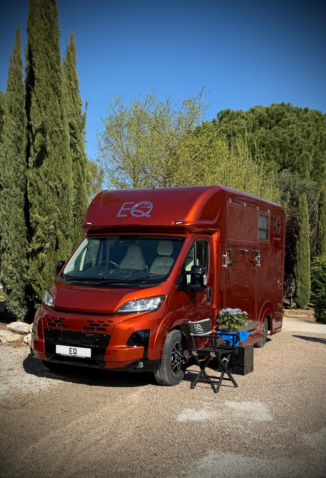 New 3.5-tonne Professional horsebox. 2 stall