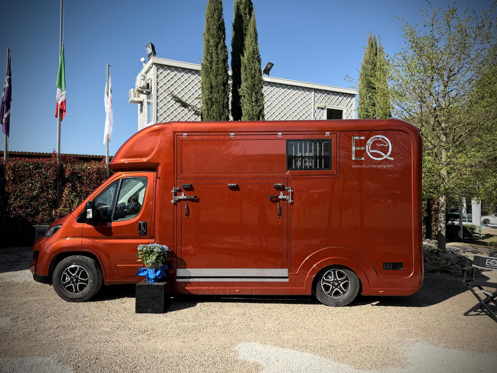 New 3.5-tonne Professional horsebox. 2 stall