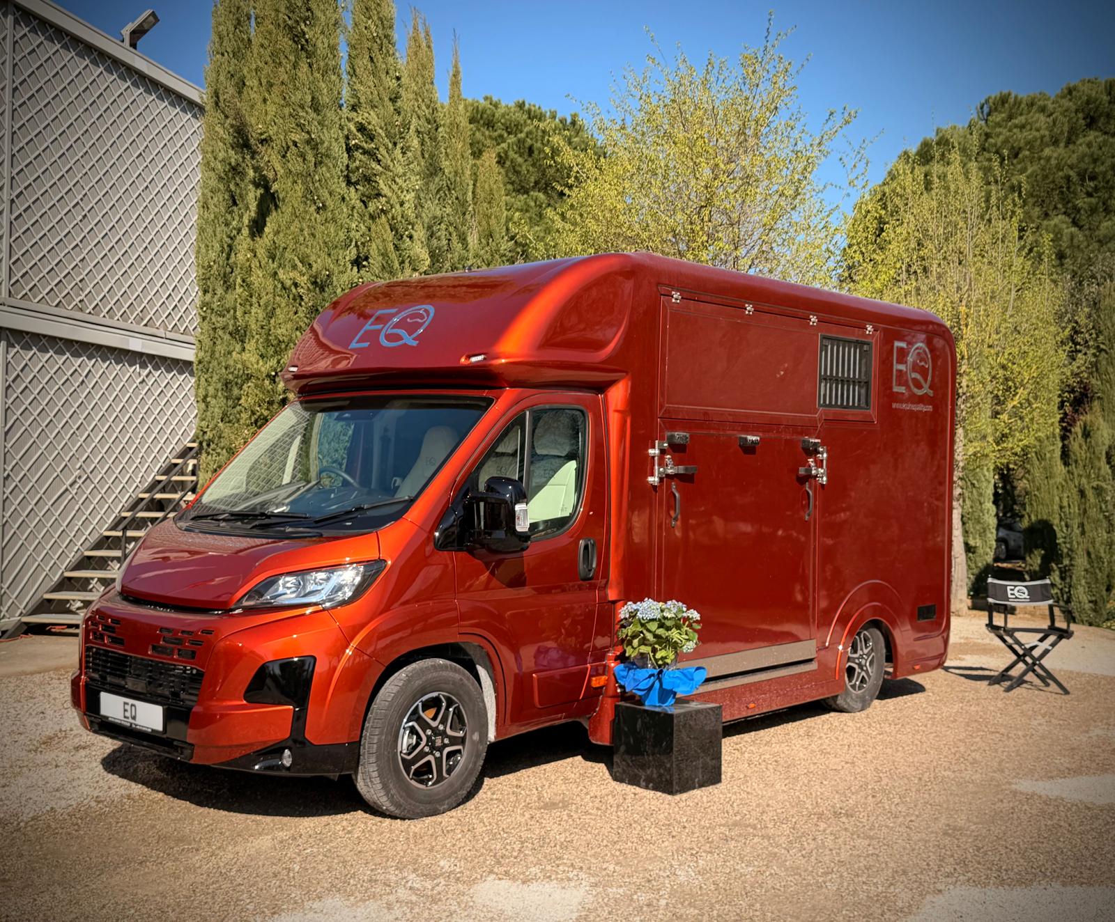 New 3.5-tonne Professional horsebox. 2 stall