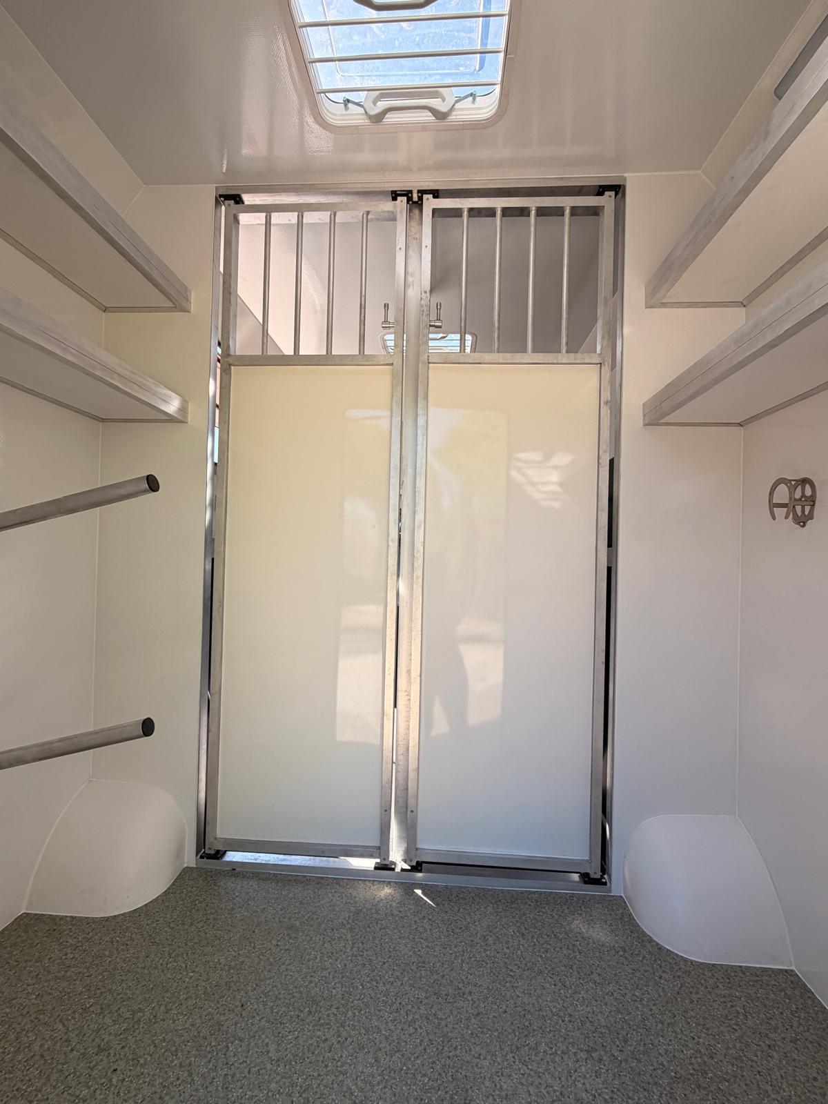 New 3.5-tonne Professional horsebox. 2 stall