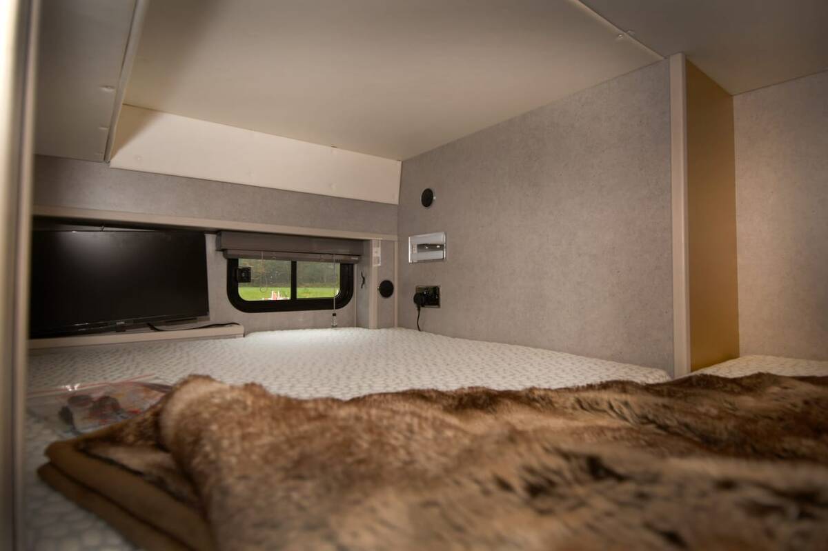 New build RHD Scania Premium Luxury 26-tonne EQ-built horsebox. 6 stall / 6 berth