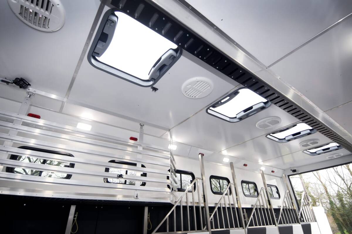 New build RHD Scania Premium Luxury 26-tonne EQ-built horsebox. 6 stall / 6 berth
