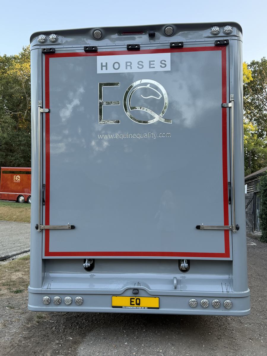 New build Volvo Luxury Work Truck 18-tonne 8 stall / 2 berth