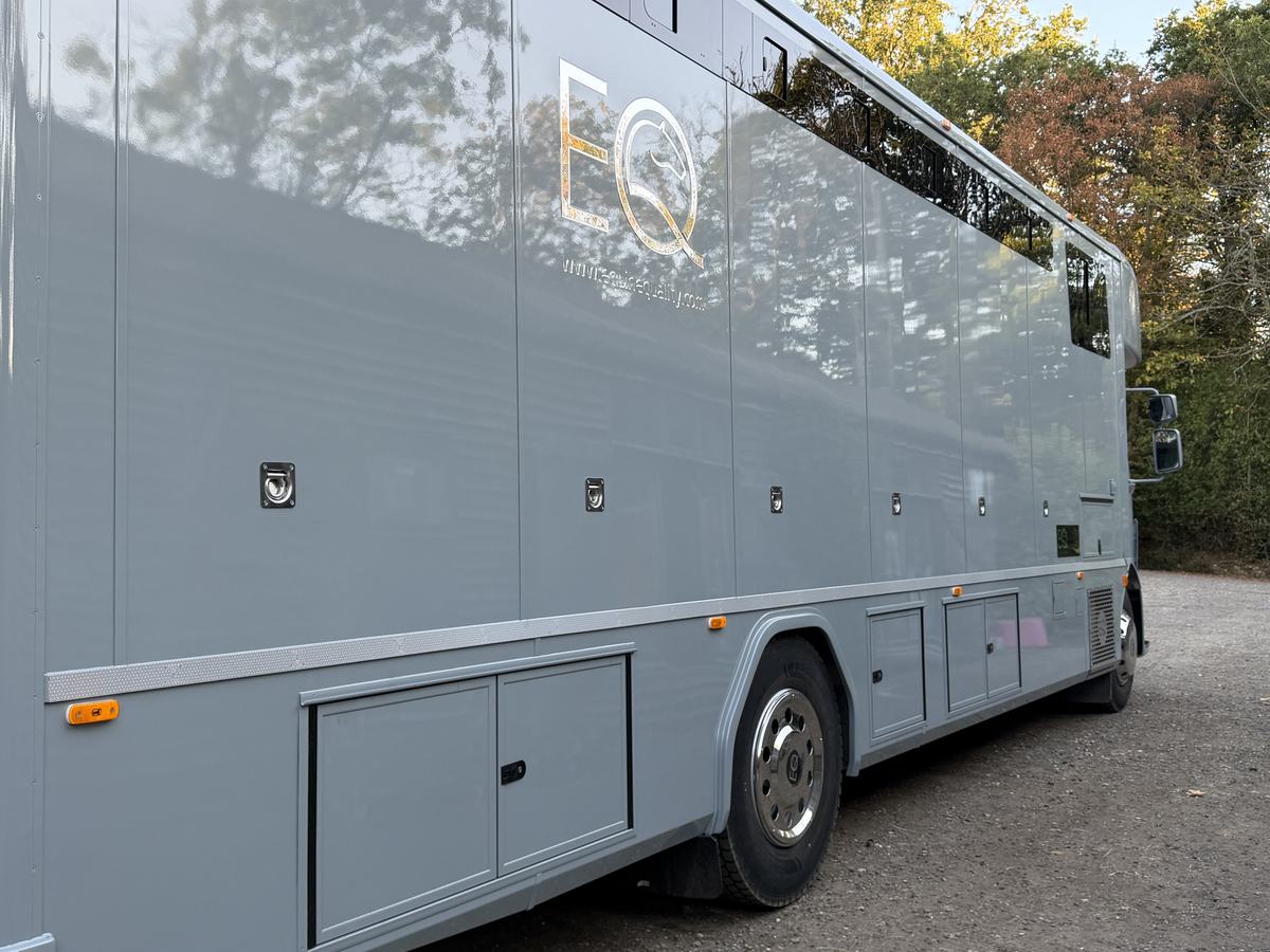 New build Volvo Luxury Work Truck 18-tonne 8 stall / 2 berth