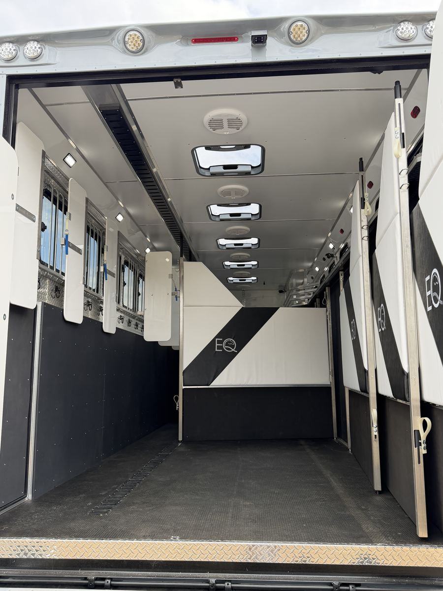 New build Volvo Luxury Work Truck 18-tonne 8 stall / 2 berth