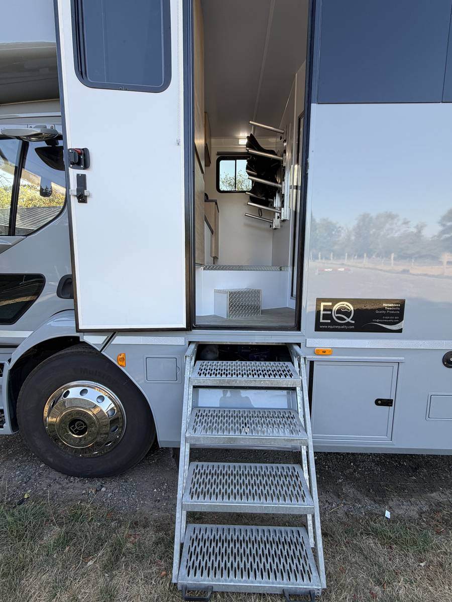 New build Volvo Luxury Work Truck 18-tonne 8 stall / 2 berth