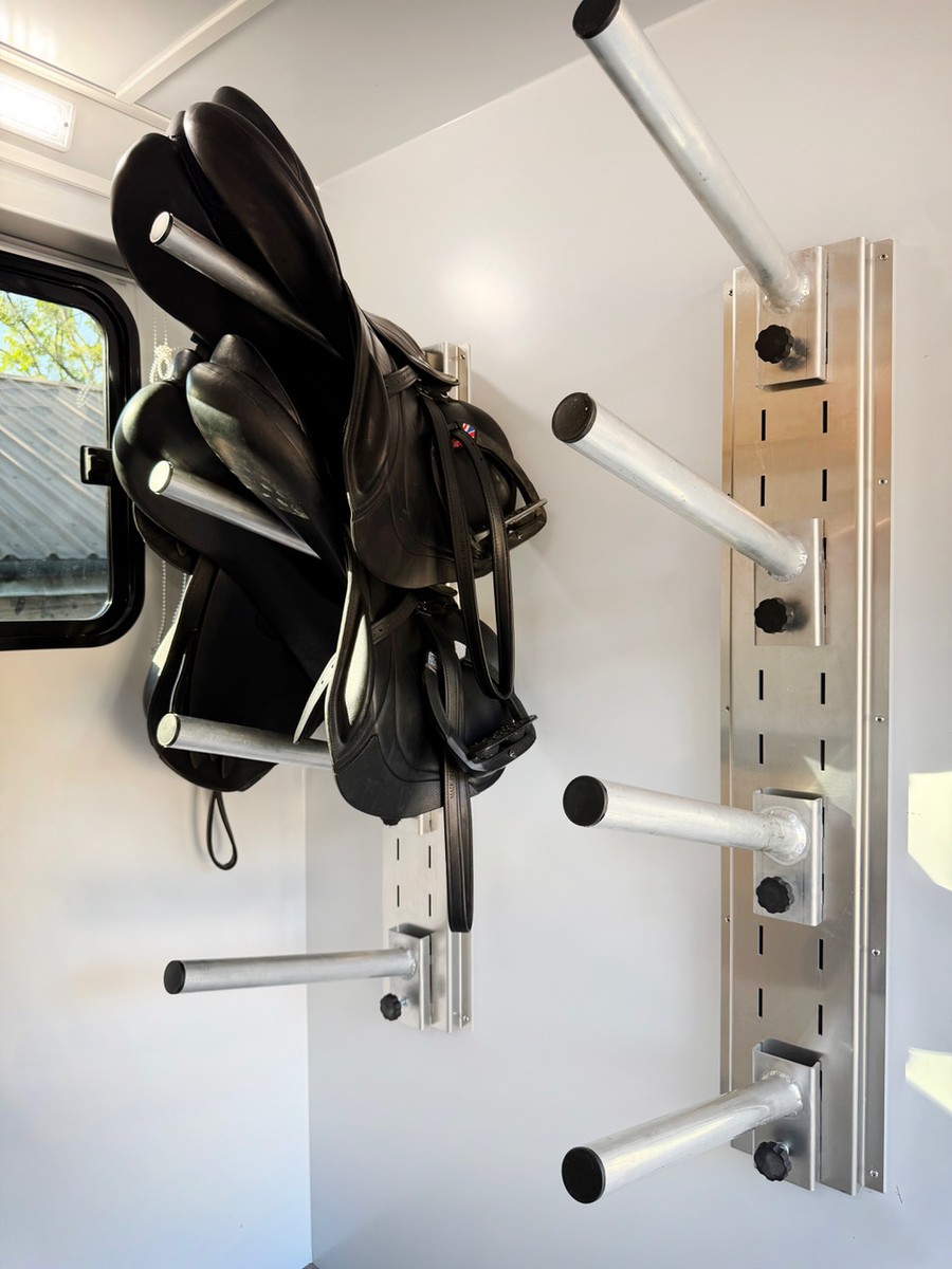 New build Volvo Luxury Work Truck 18-tonne 8 stall / 2 berth