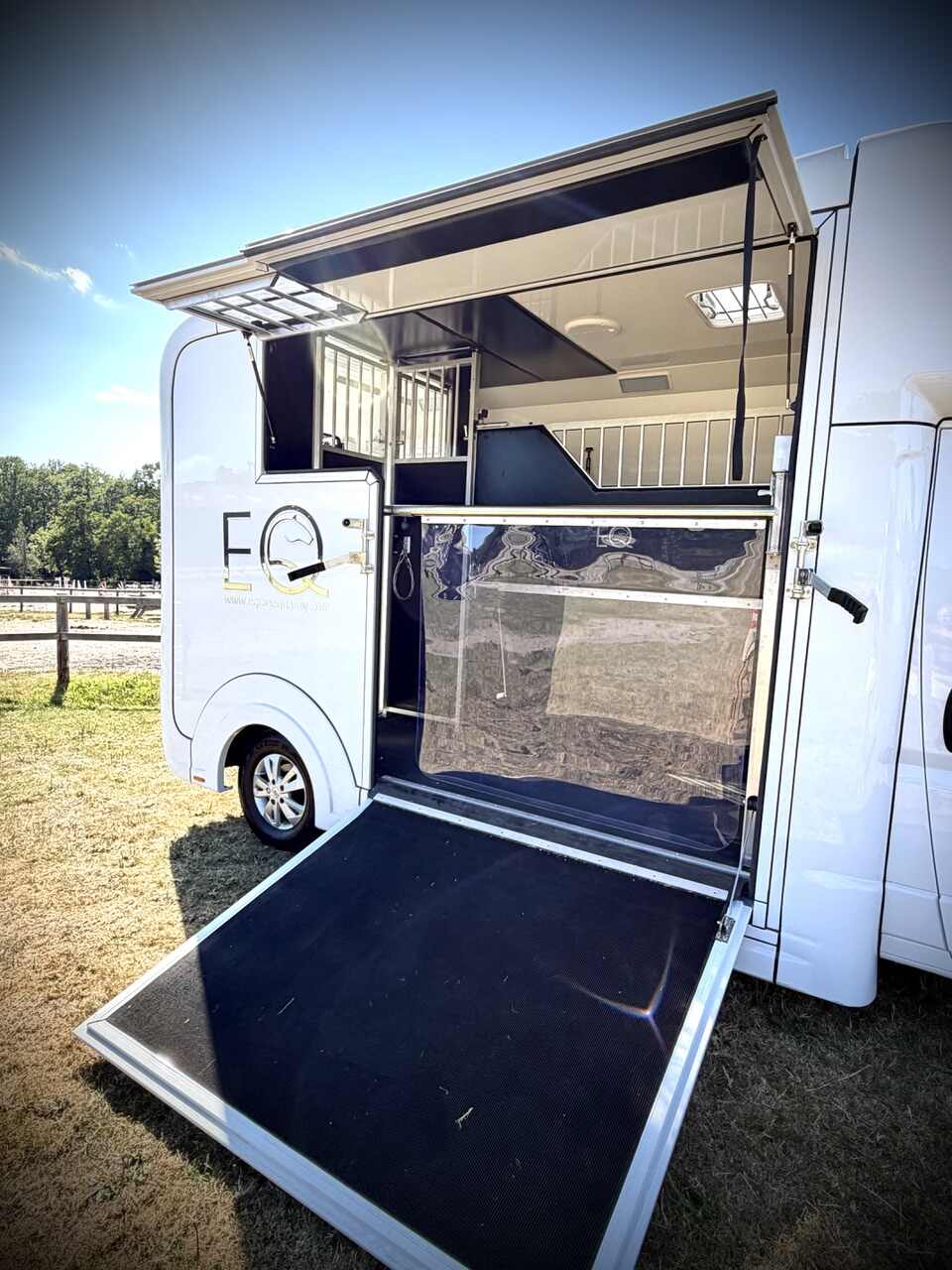 New-build LHD 3.5-tonne Citroen Professional horsebox. Auto. 2 stall