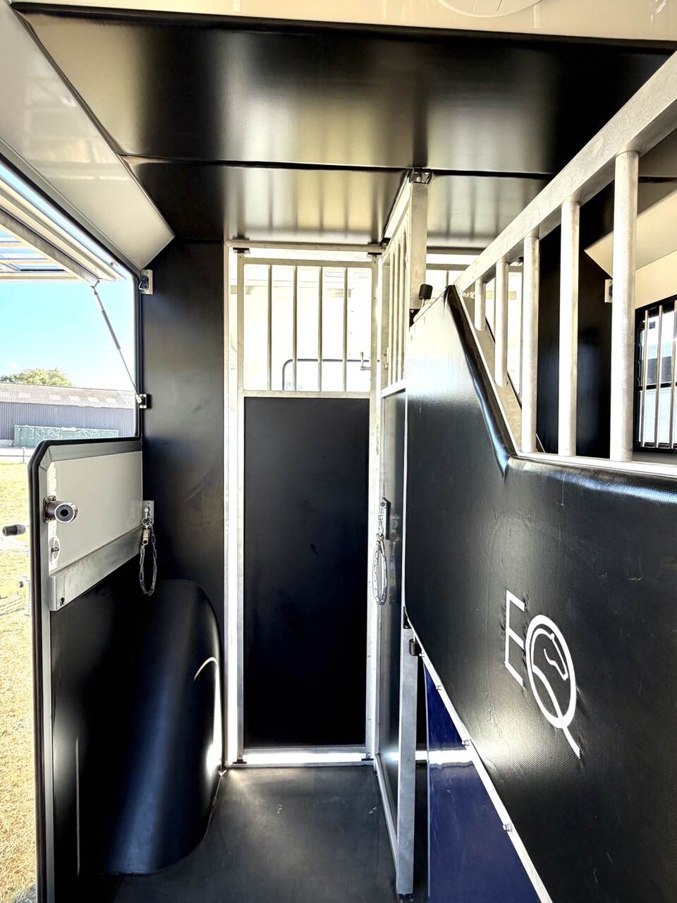 New-build LHD 3.5-tonne Citroen Professional horsebox. Auto. 2 stall
