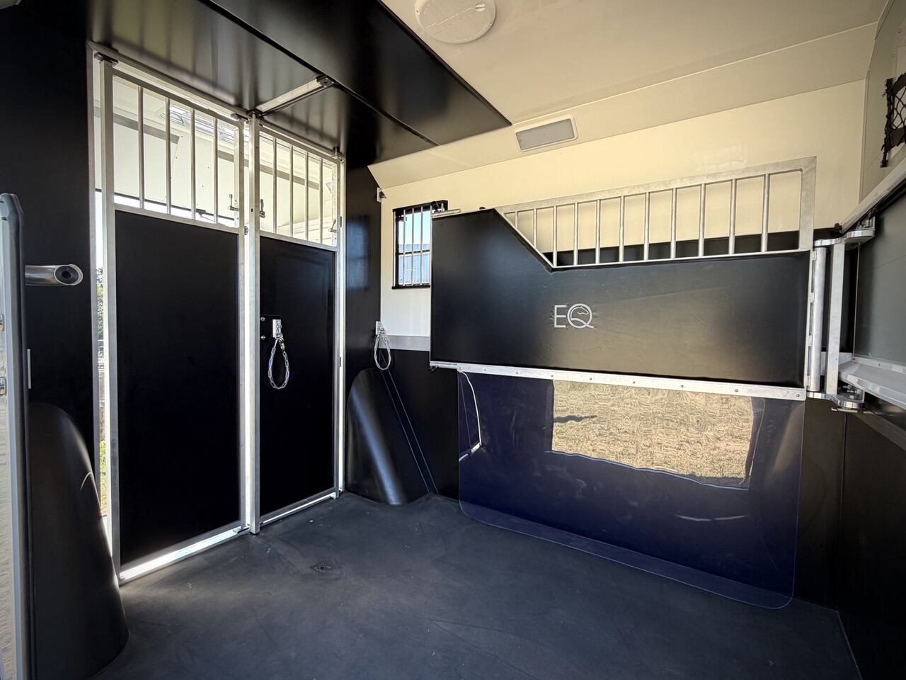 New-build LHD 3.5-tonne Citroen Professional horsebox. Auto. 2 stall