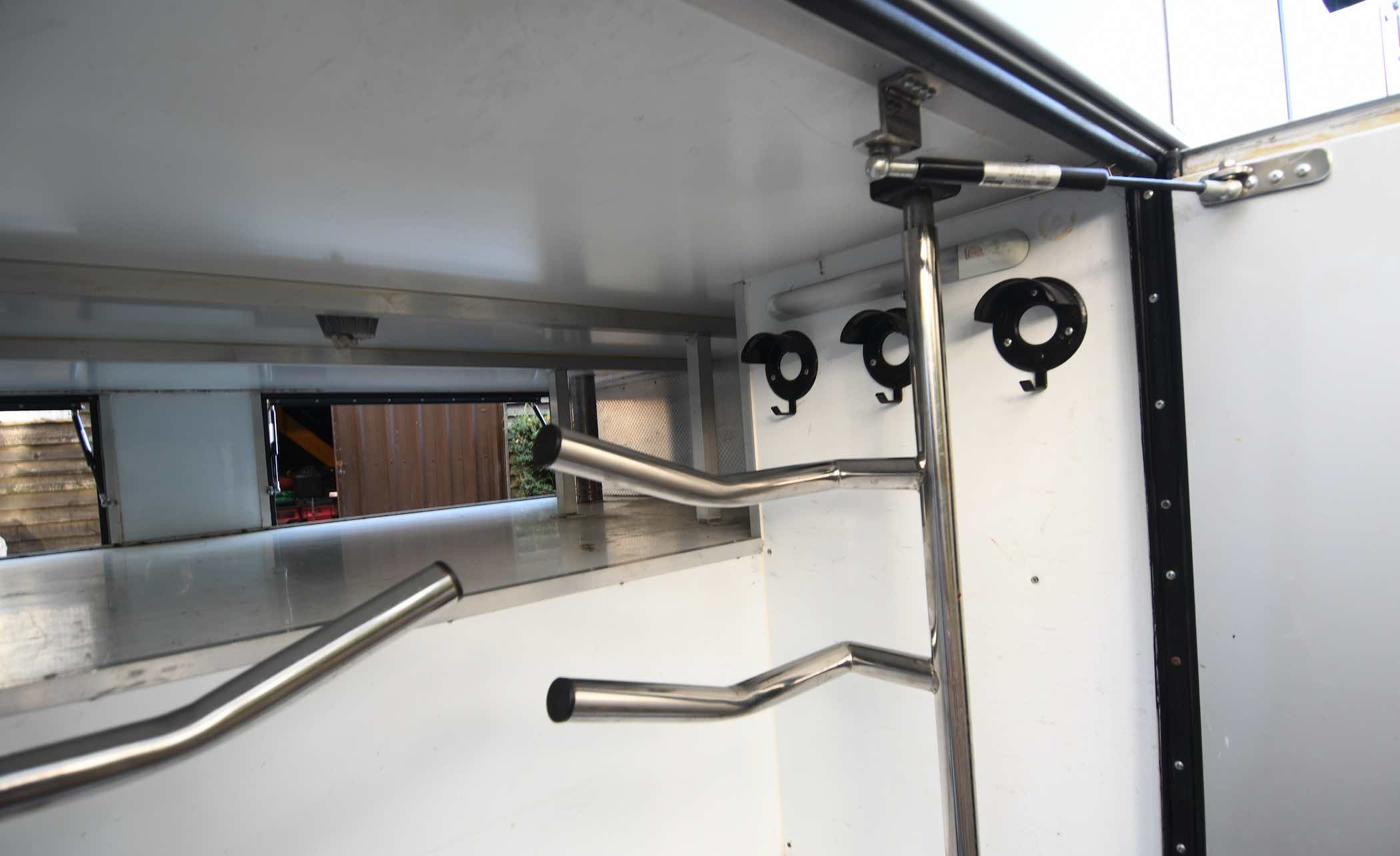Lovely 7.5-tonne quality coach-built Whittaker Horsebox
